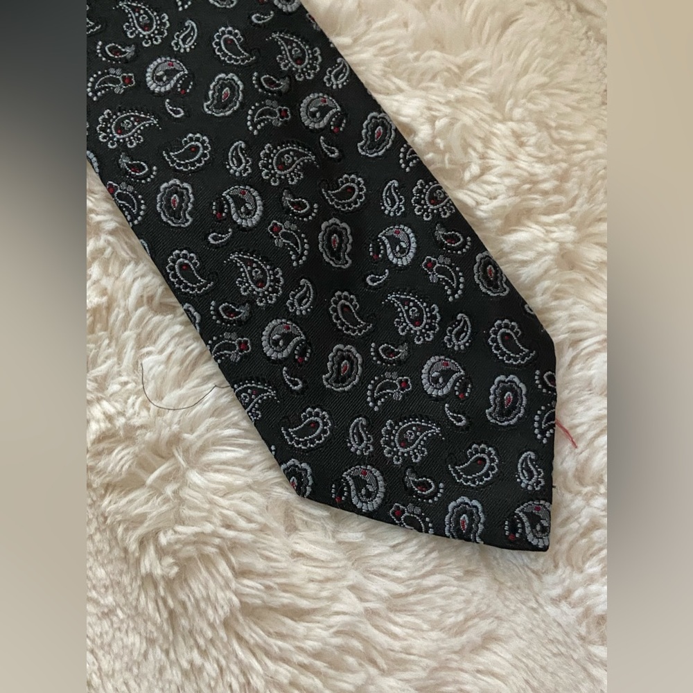 Oakton Ltd tie.